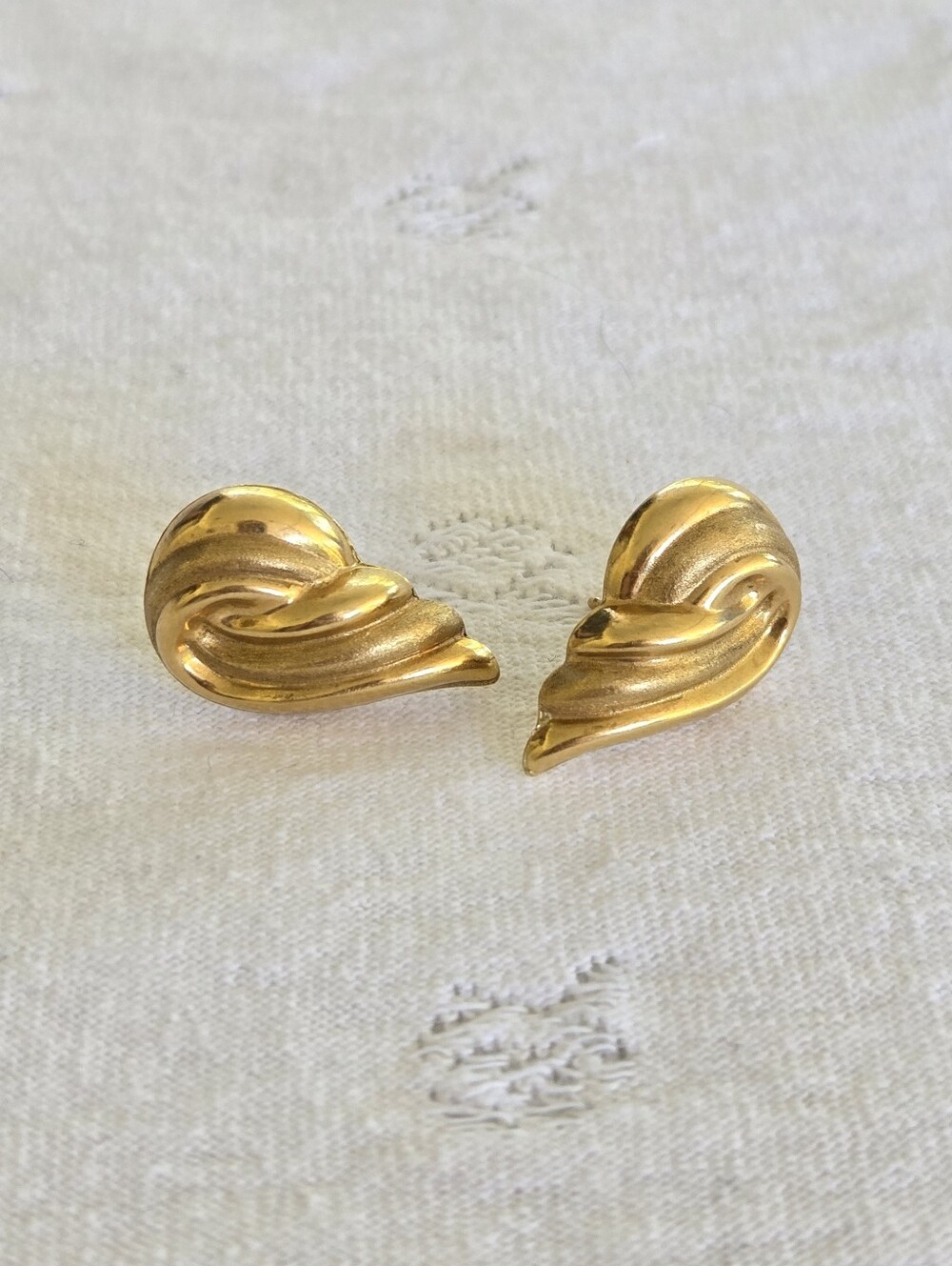 18K Yellow Gold Swirl Vintage Earrings - Women Jewelry Stamped 750